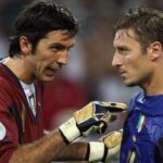 Italian goalkeeper Gianluigi Buffon (L)
