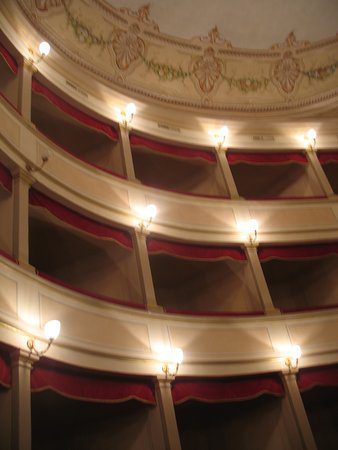 teatro verdi cinema monte san savino