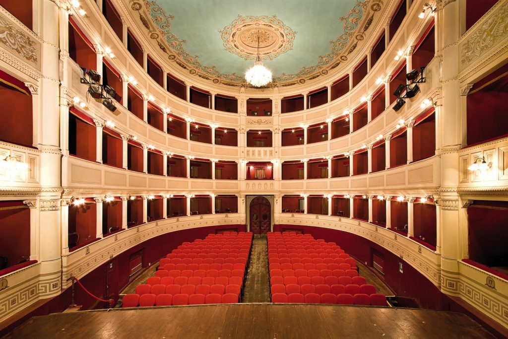 teatro signorelli cortona interno